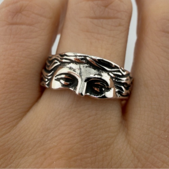 Silver Face Design Ring - Picture 4 of 9